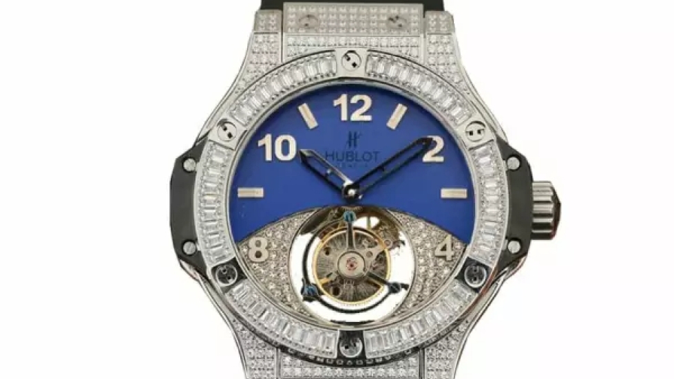 The Mesmerizing Blue Hublot Big Bang. A Timepiece of Unparalleled Elegance and Precision